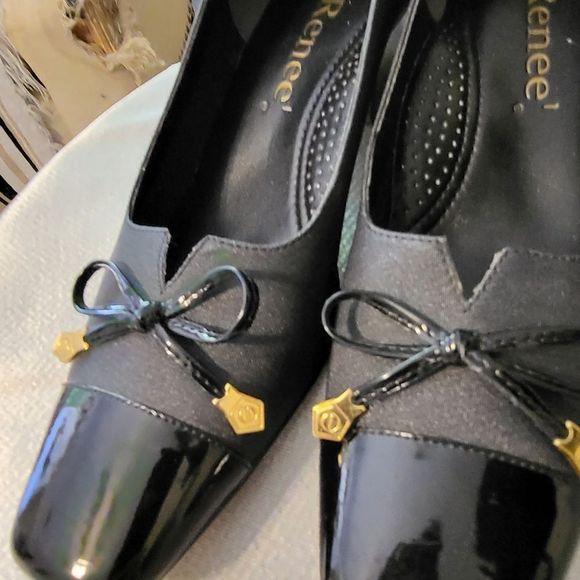 J RENEE PUMP - Picture 2 of 3